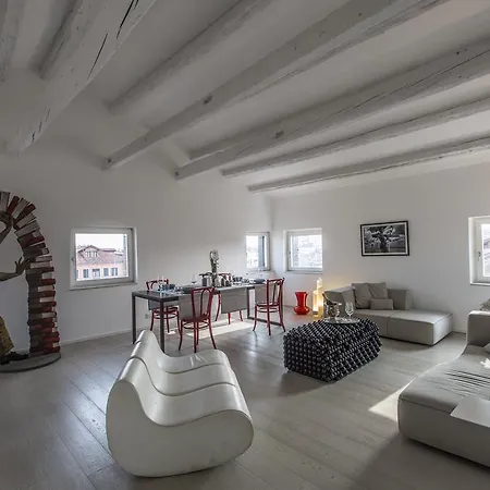 San Lorenzo Luxury Penthouse ヴェネツィア