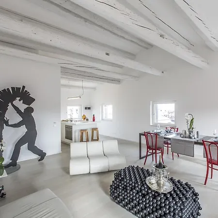 Daire San Lorenzo Luxury Penthouse Venedik