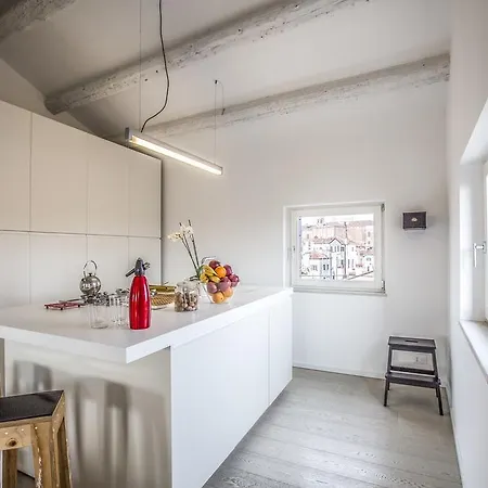 Daire San Lorenzo Luxury Penthouse Venedik